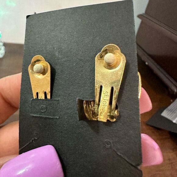 VINTAGE ST.JOHN GOLDTONE CLIP EARRINGS - Picture 2 of 2